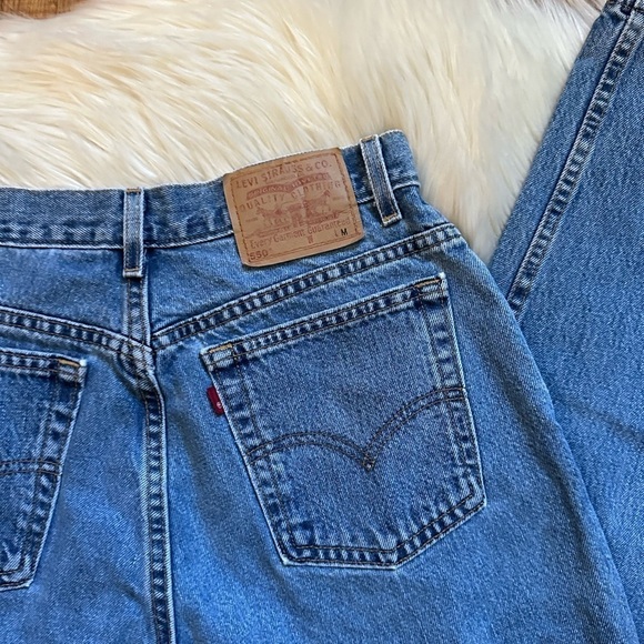 LEVI’S 550 Jeans In Medium Wash - Picture 5 of 5